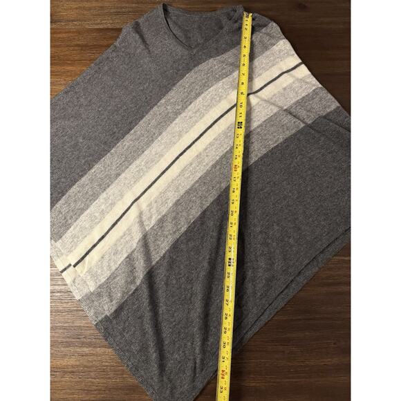 100% Cashmere Poncho Travel Wrap Women’s One Size Gray Cream Stripe - Picture 5 of 8